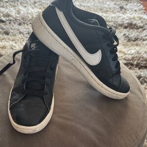Nike Men's Classic Black and White Sneakers